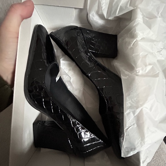 NEW in box, l'intervalle patent leather, croc print pumps - Picture 4 of 4